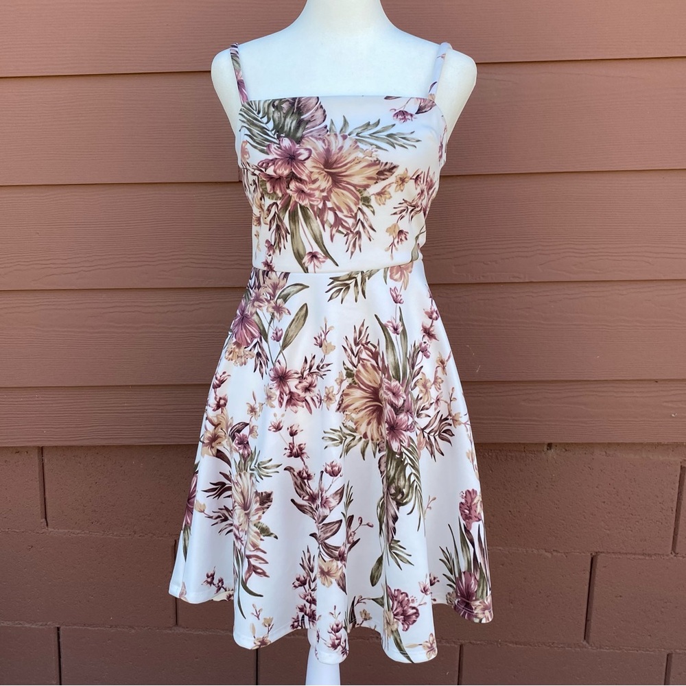 7daywknd NWT White Pink Colorful Floral Mini Dress - Size Small